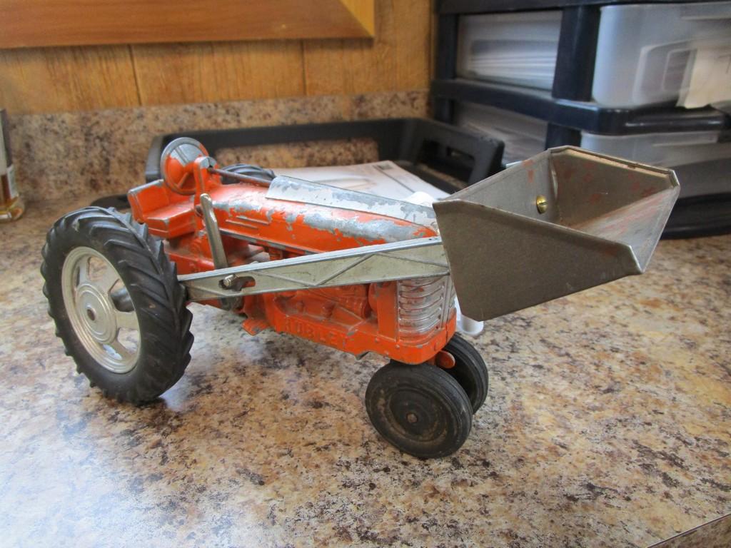 HUBLEY TOY TRACTOR W LOADER