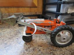 HUBLEY TOY TRACTOR W LOADER