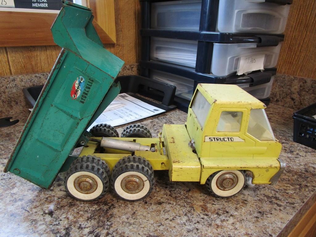 STRUCTO HYD DUMP TRUCK TOY