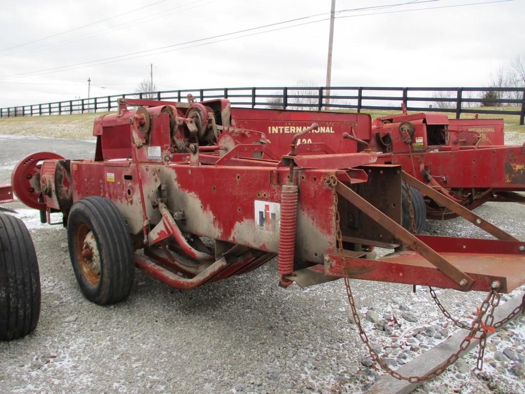 IH 430 SQ BALER