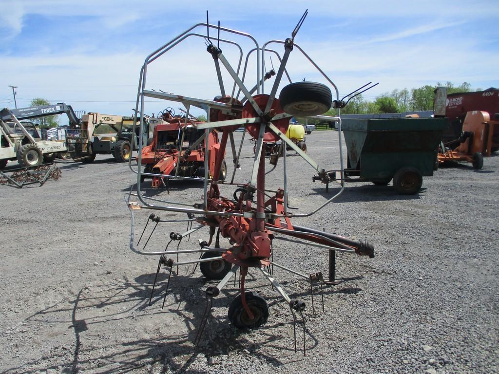 HESSTON AGCO 427 HAY TEDDER