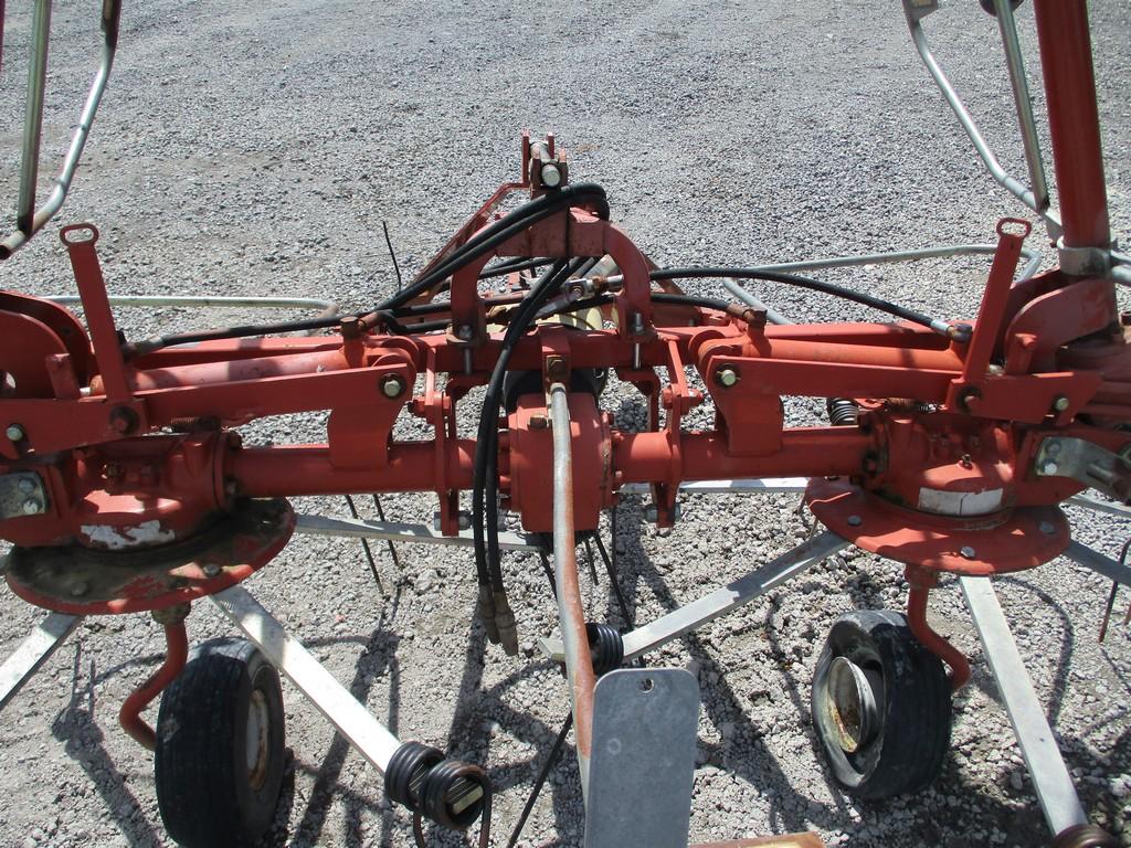 HESSTON AGCO 427 HAY TEDDER