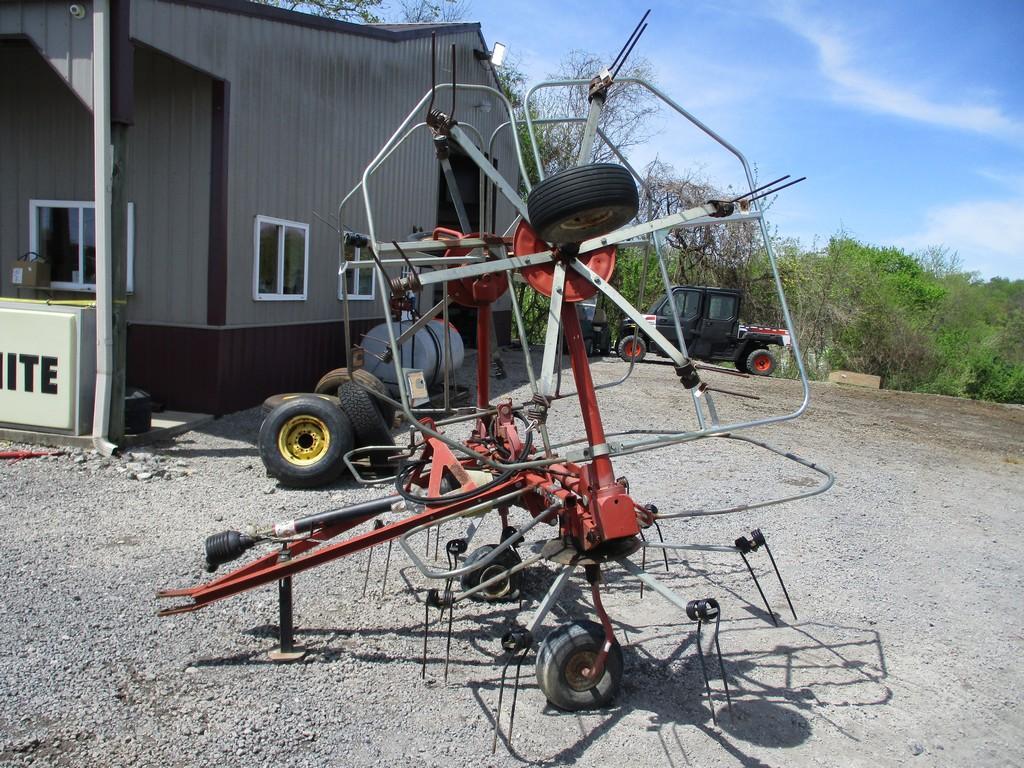 HESSTON AGCO 427 HAY TEDDER