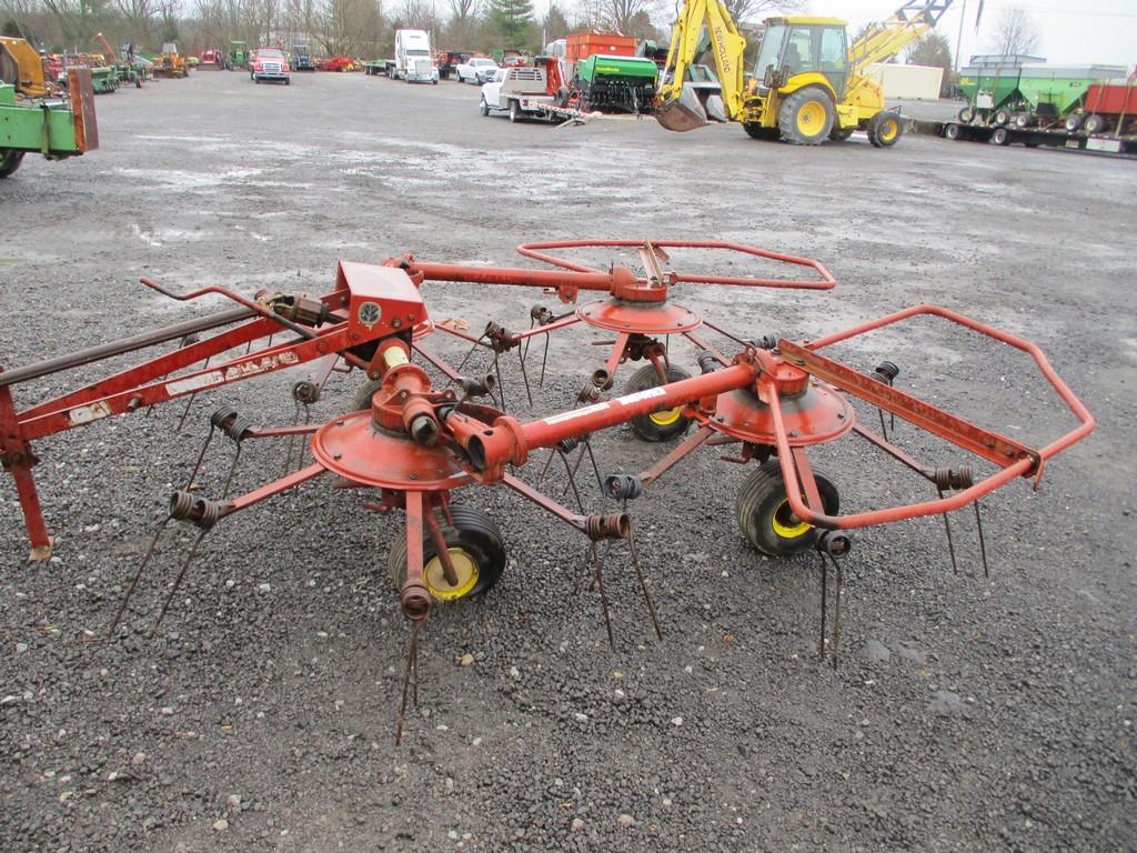 NEW HOLLAND 163 HAY TEDDER