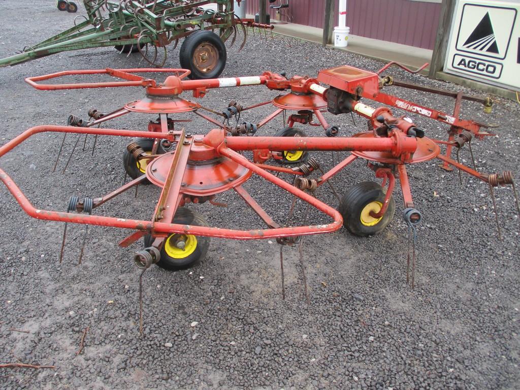 NEW HOLLAND 163 HAY TEDDER