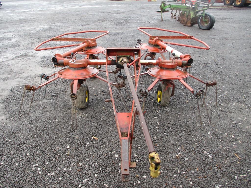 NEW HOLLAND 163 HAY TEDDER