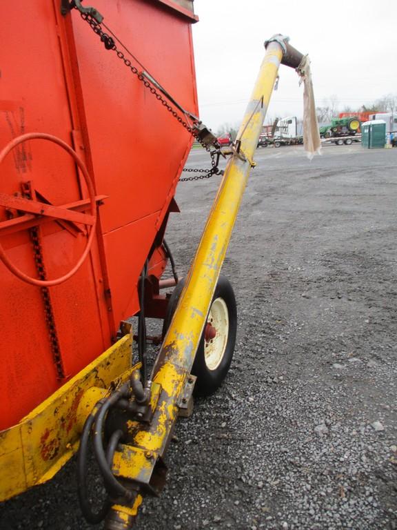 GRAVITY WAGON W HYD AUGER