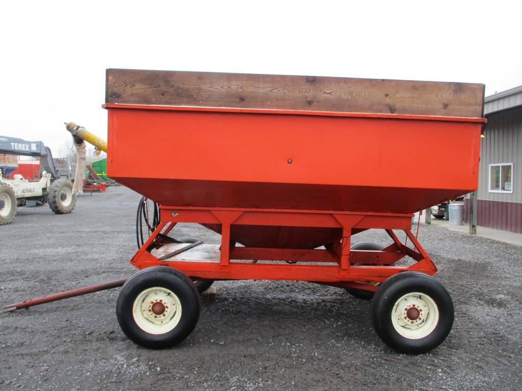 GRAVITY WAGON W HYD AUGER