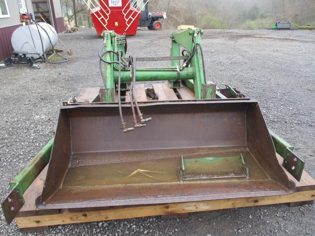 JOHN DEERE 148 LOADER W BRACKETS