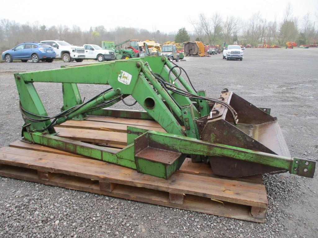 JOHN DEERE 148 LOADER W BRACKETS