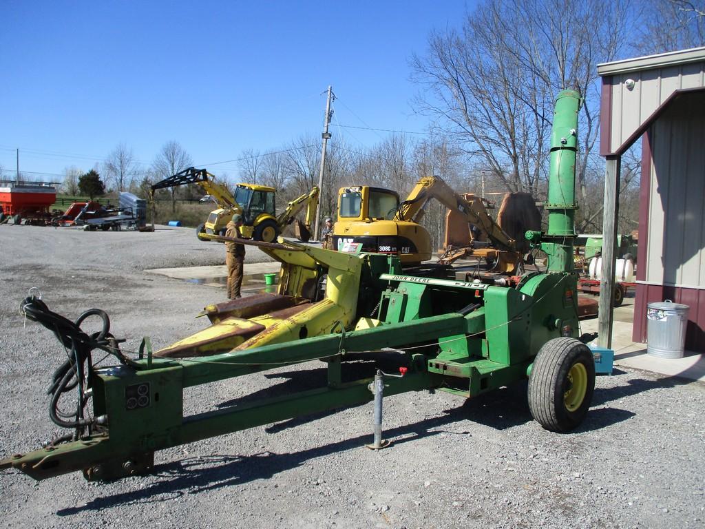 JOHN DEERE 3950 CHOPPER W 2 ROW HEAD