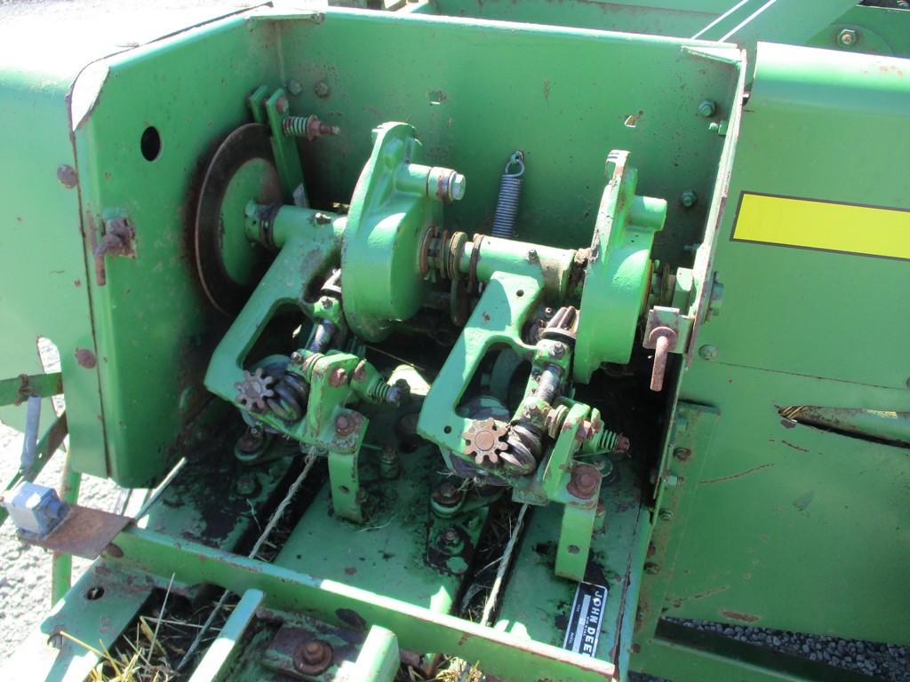 JOHN DEERE 336 SQ BALER