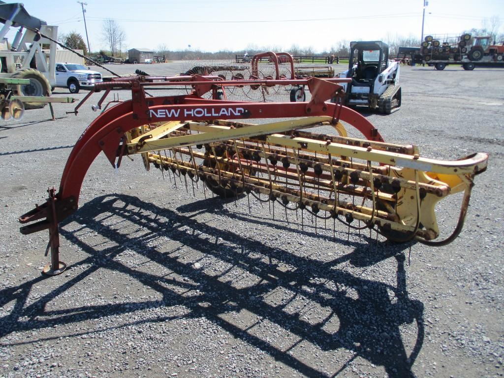 NEW HOLLAND 258 HITCH RAKE