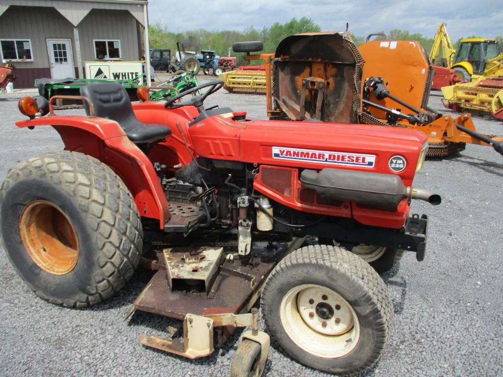 YANMAR YM226 TRACTOR W MOWER