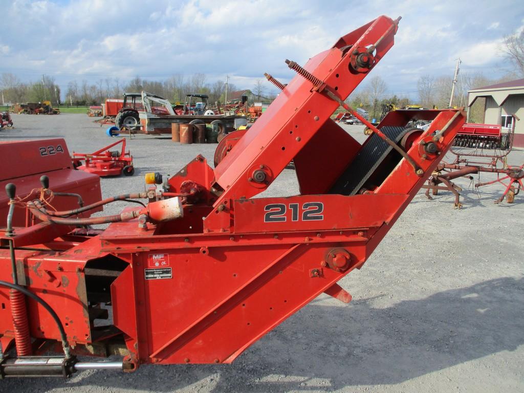 MASSEY FERGUSON 224 SQ BALER