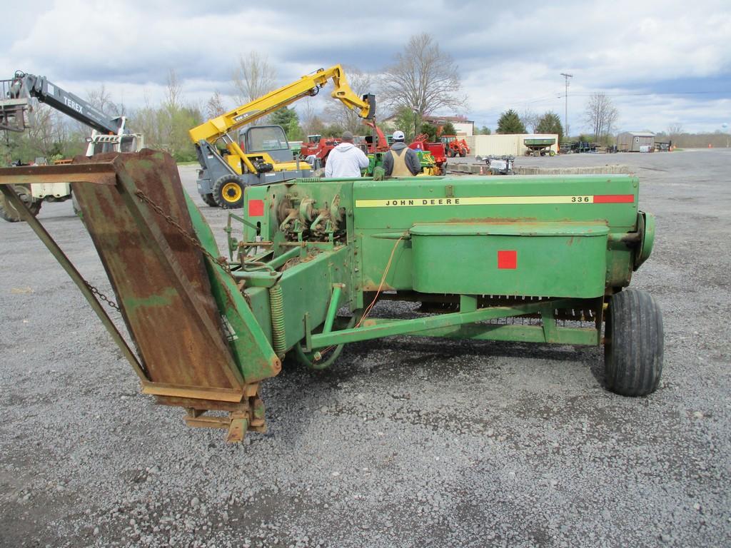 JOHN DEERE 336 SQ BALER