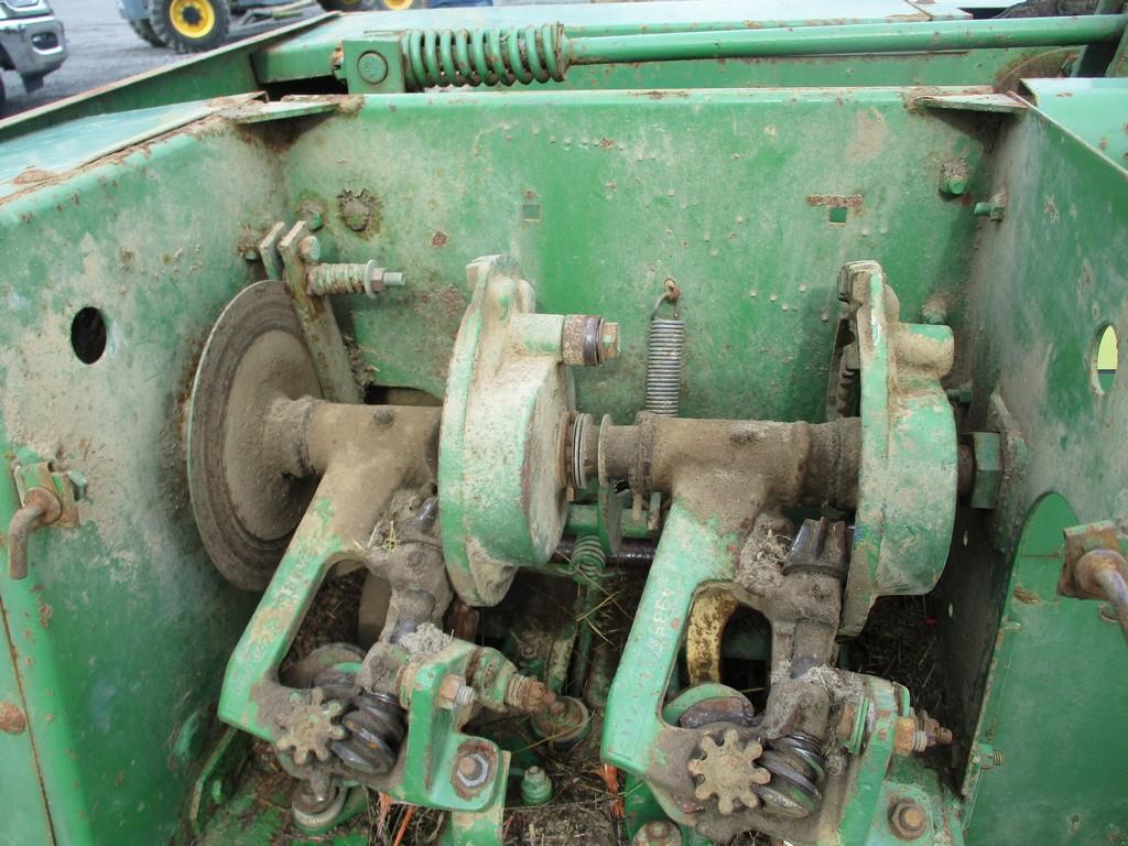 JOHN DEERE 336 SQ BALER