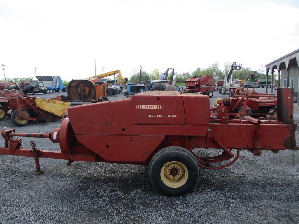 NEW HOLLAND 316 SQ BALER