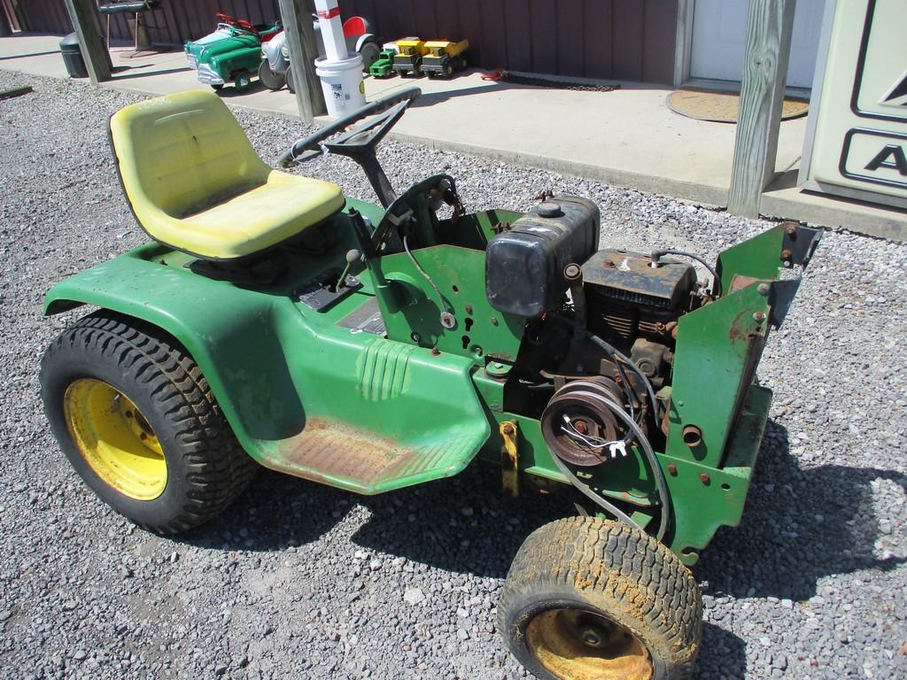 JOHN DEERE 112 LAWN MOWER