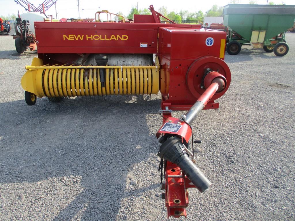 NEW HOLLAND 575 SQ BALER