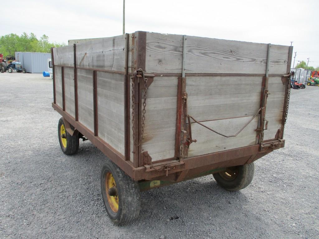 DUMP WAGON ON OLD STYLE JD GEAR