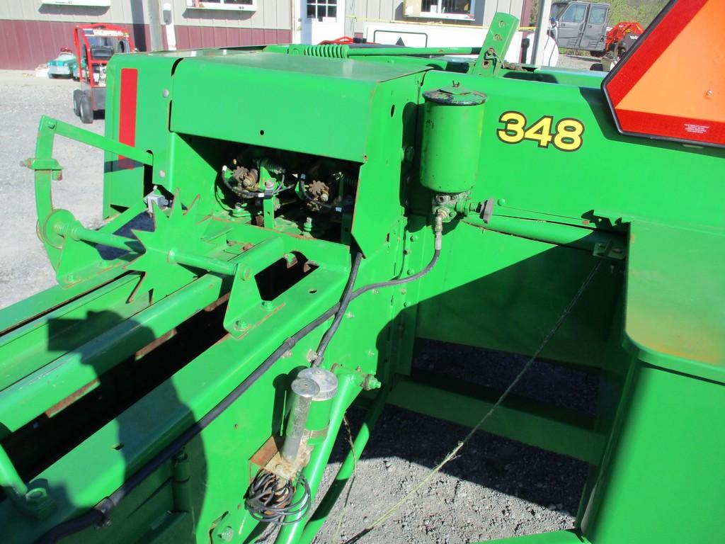 JOHN DEERE 348 SQ BALER