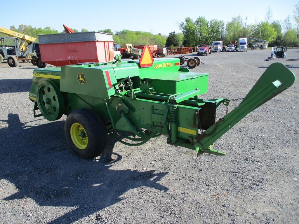 JOHN DEERE 348 SQ BALER