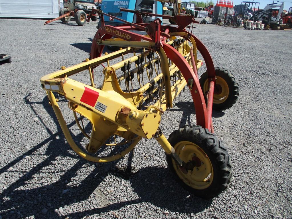 NEW HOLLAND 256 HITCH RAKE