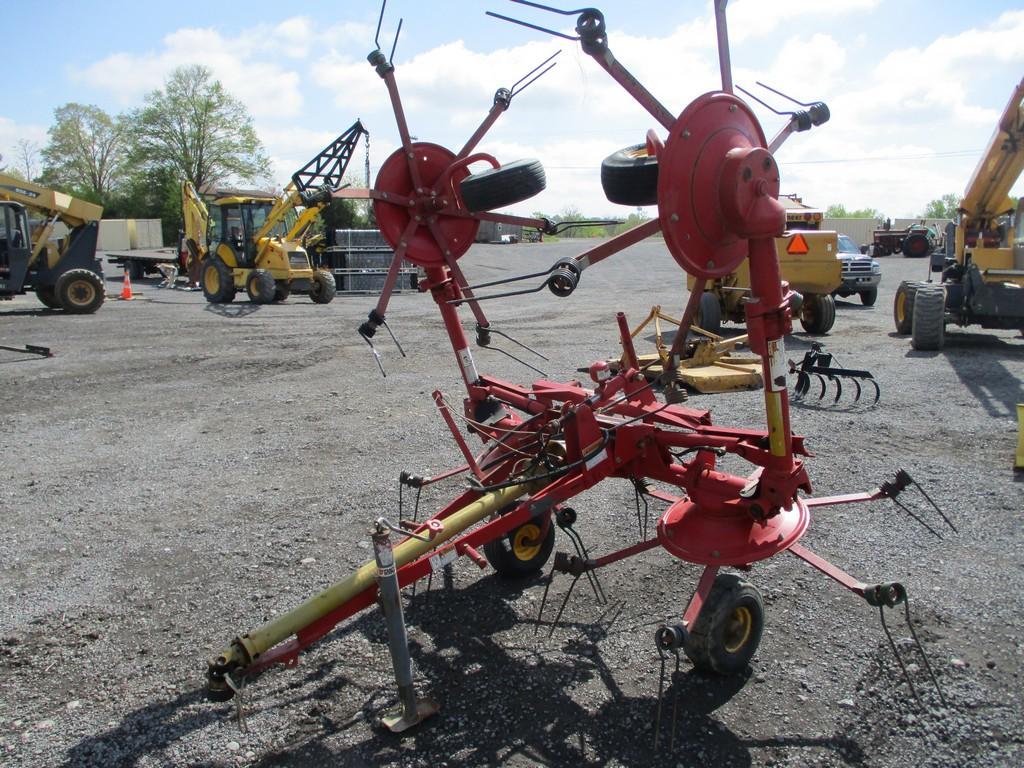 NEW HOLLAND 163 HAY TEDDER