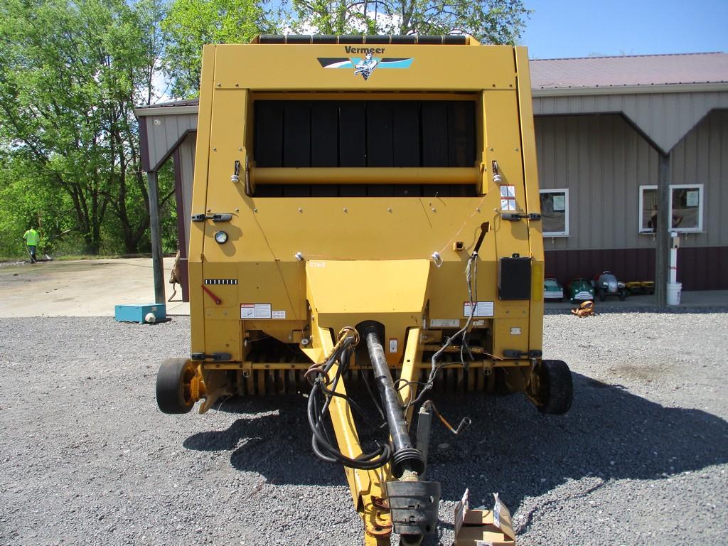 VERMEER 605 M RD BALER