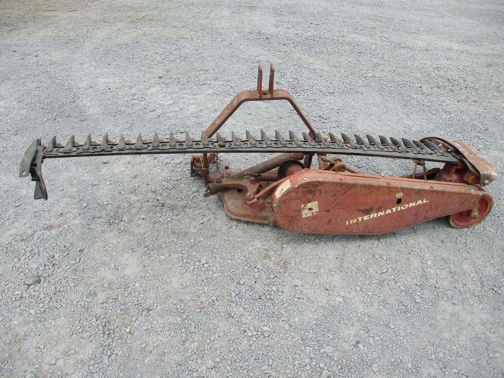 IH 1300 SICKLE MOWER