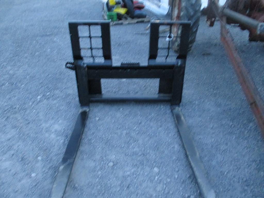 WALK TROUGH 48" SS PALLETS FORKS UNUSED