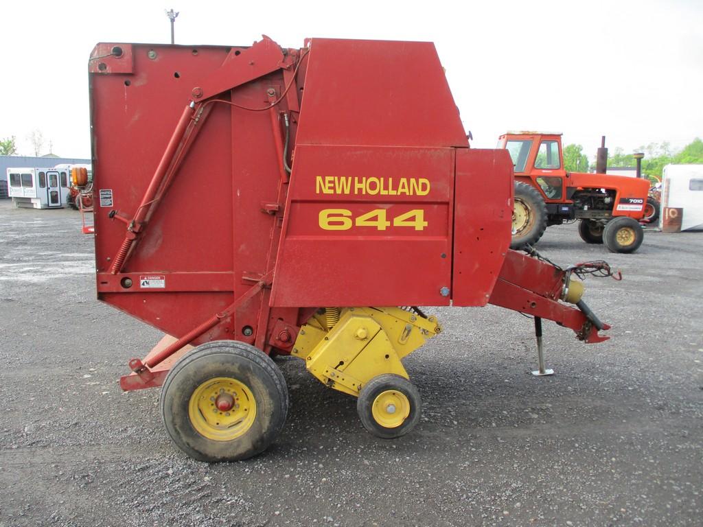 NEW HOLLAND 644 RD BALER