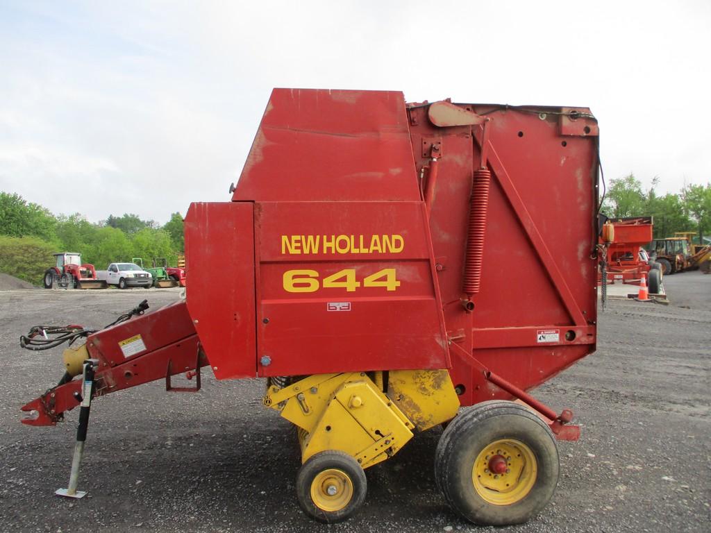 NEW HOLLAND 644 RD BALER