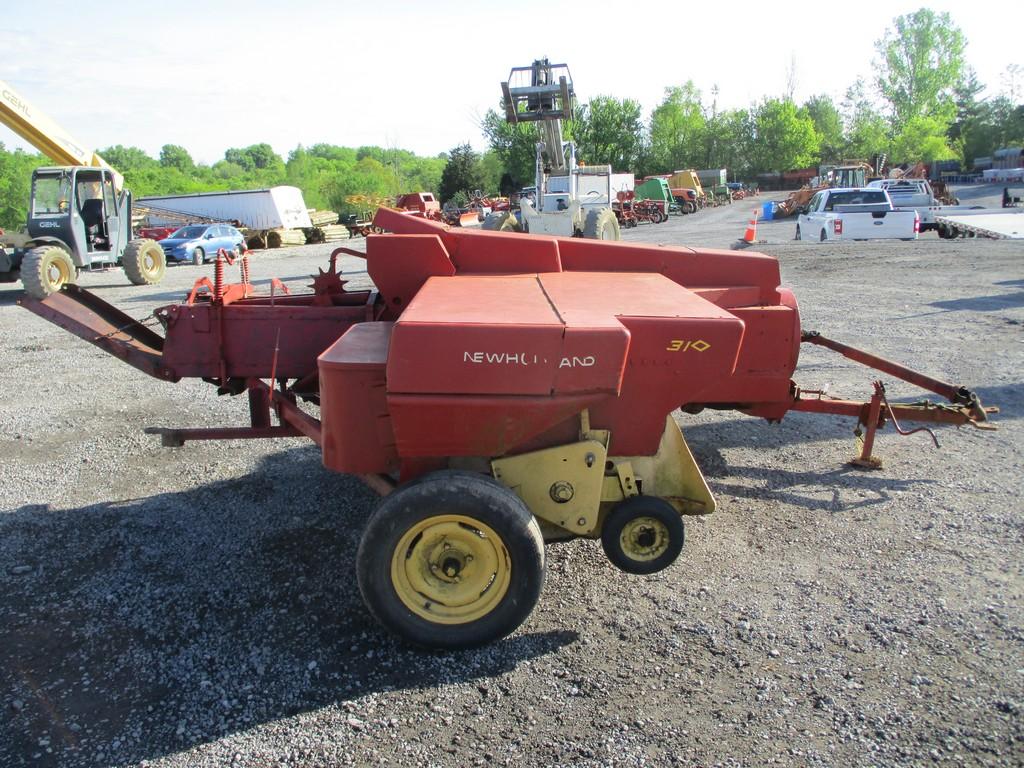 NEW HOLLAND 310 SQ BALER