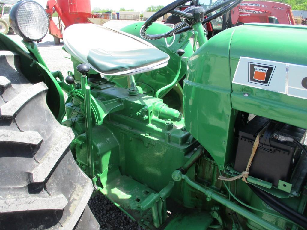 OLIVER 550 TRACTOR