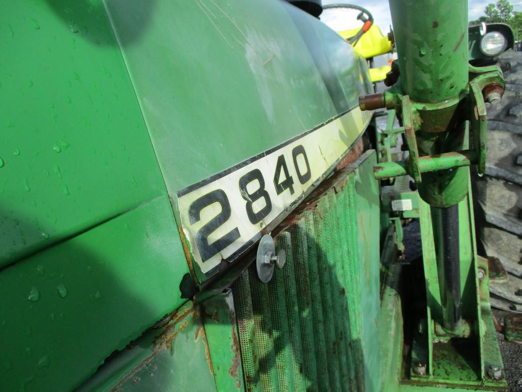 JOHN DEERE 2840 W 148 JD LOADER