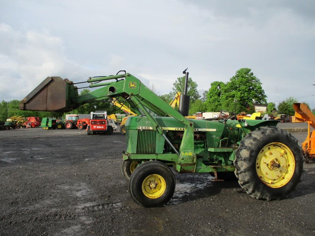 JOHN DEERE 2840 W 148 JD LOADER