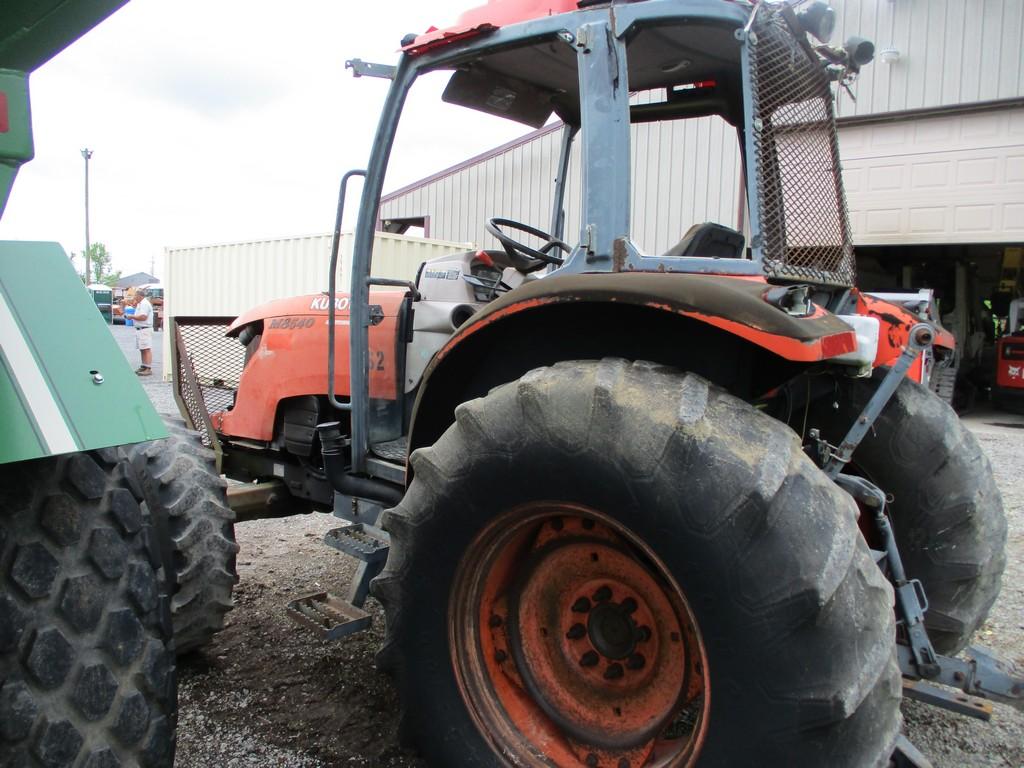 KUBOTA M8540 W/ SPARE TIRES