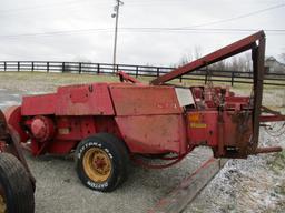 MF 124 SQ BALER