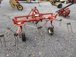 2 BASKET TEDDER