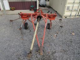 2 BASKET TEDDER