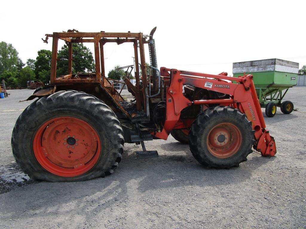 KUBOTA M126X W LOADER