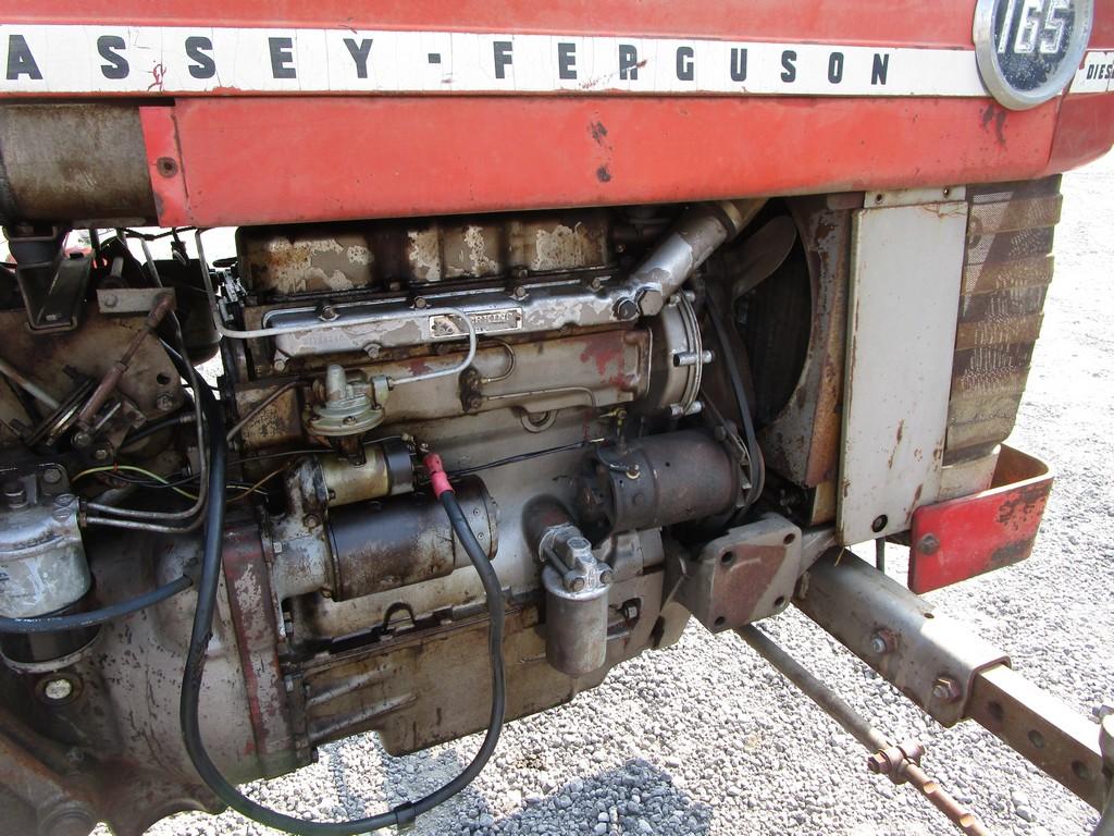MASSEY FERGUSON 165 TRACTOR