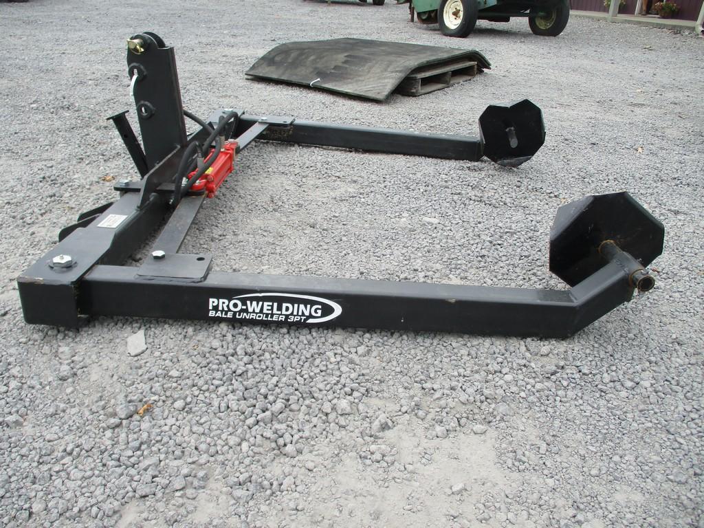 UNUSED PRO WELDING 3' BALE UNROLLER