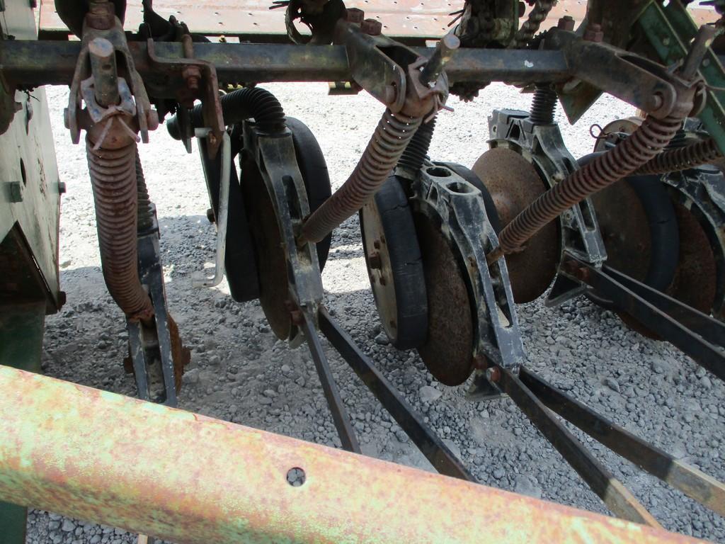 JOHN DEERE 8300 DRILL