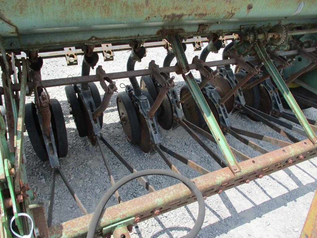 JOHN DEERE 8300 DRILL
