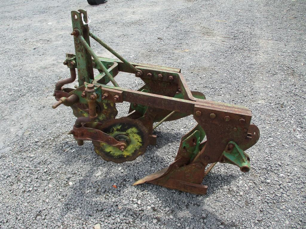 JOHN  DEERE 2X PLOW