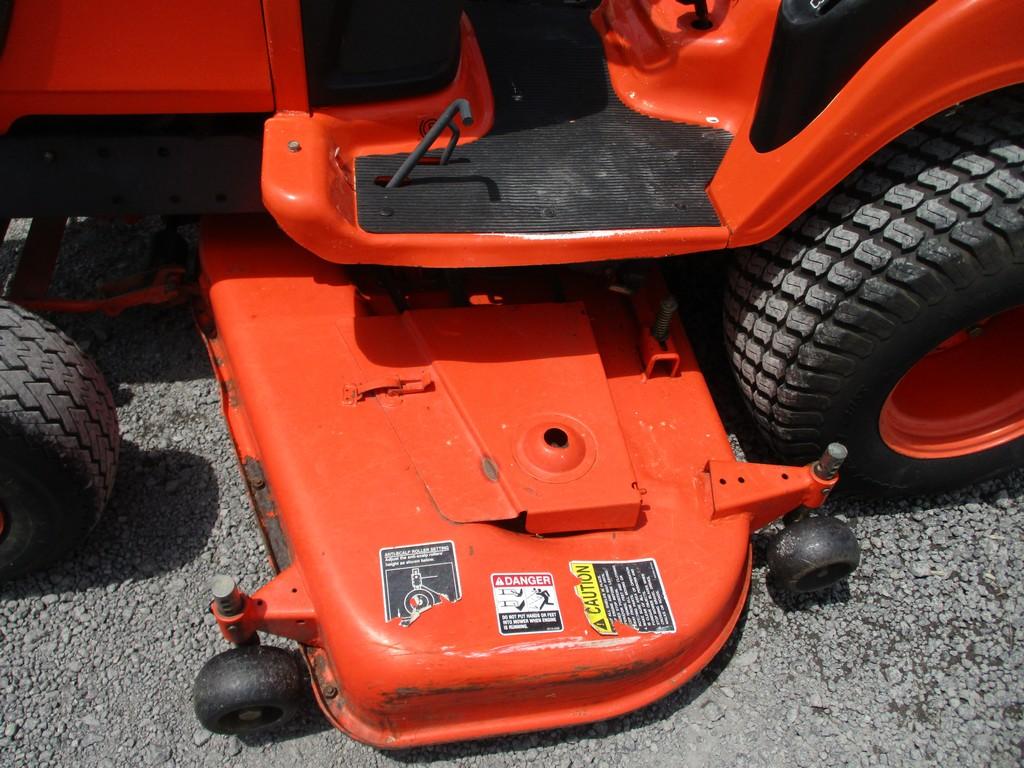 KUBOTA BX2200 TRACTOR W MOWER