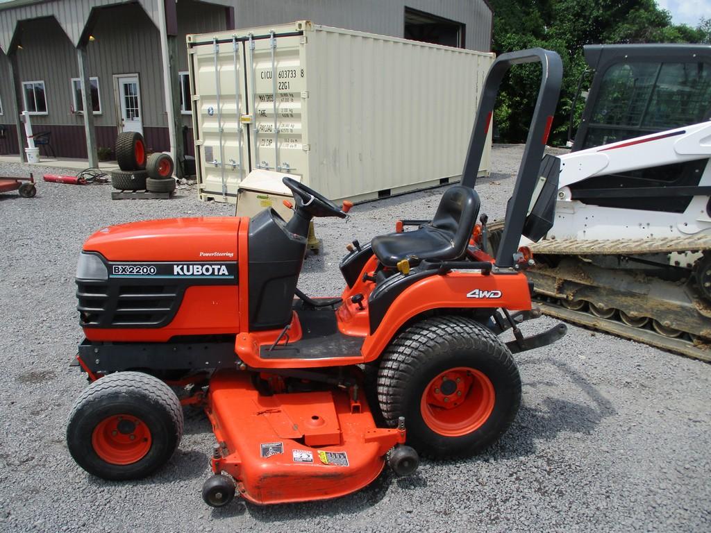 KUBOTA BX2200 TRACTOR W MOWER